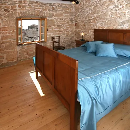 Kastel Каштелир