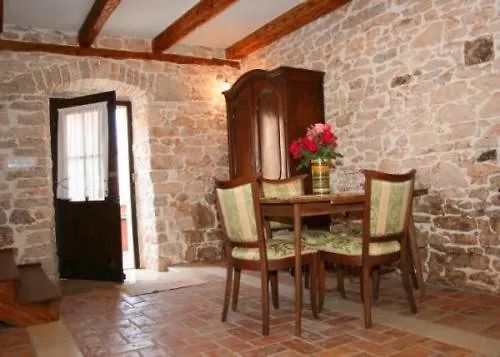 Kastel Bed and Breakfast 3*