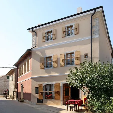Kastel Frühstückspension 3*
